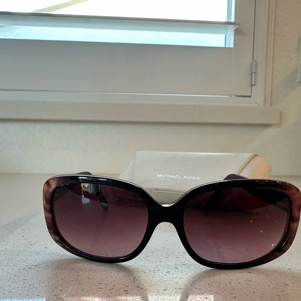 Michael Kors 6011/30188H sunglasses - Picture 4 of 7